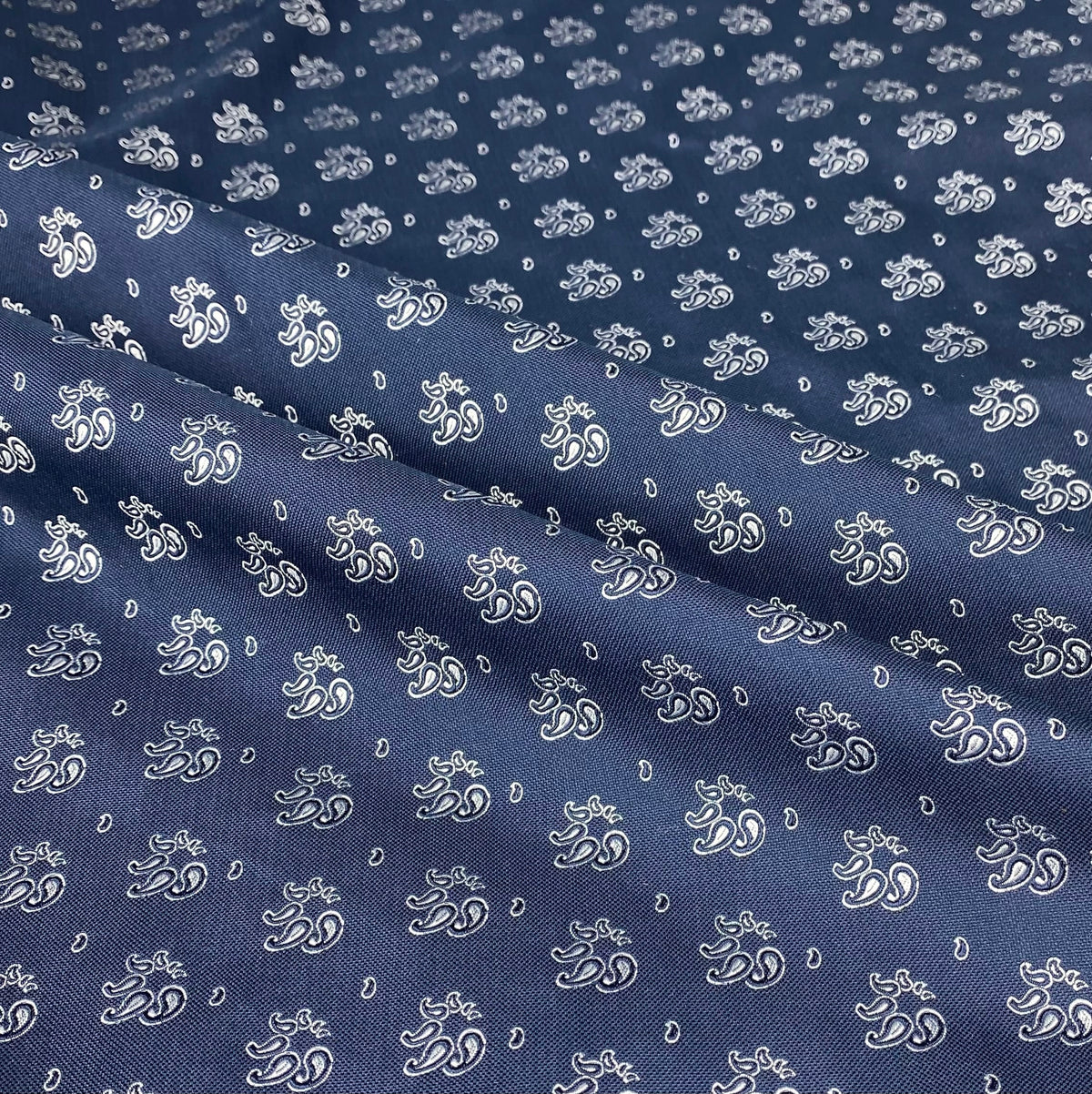Silk Paisley Jacquard Remnant - Navy/White
