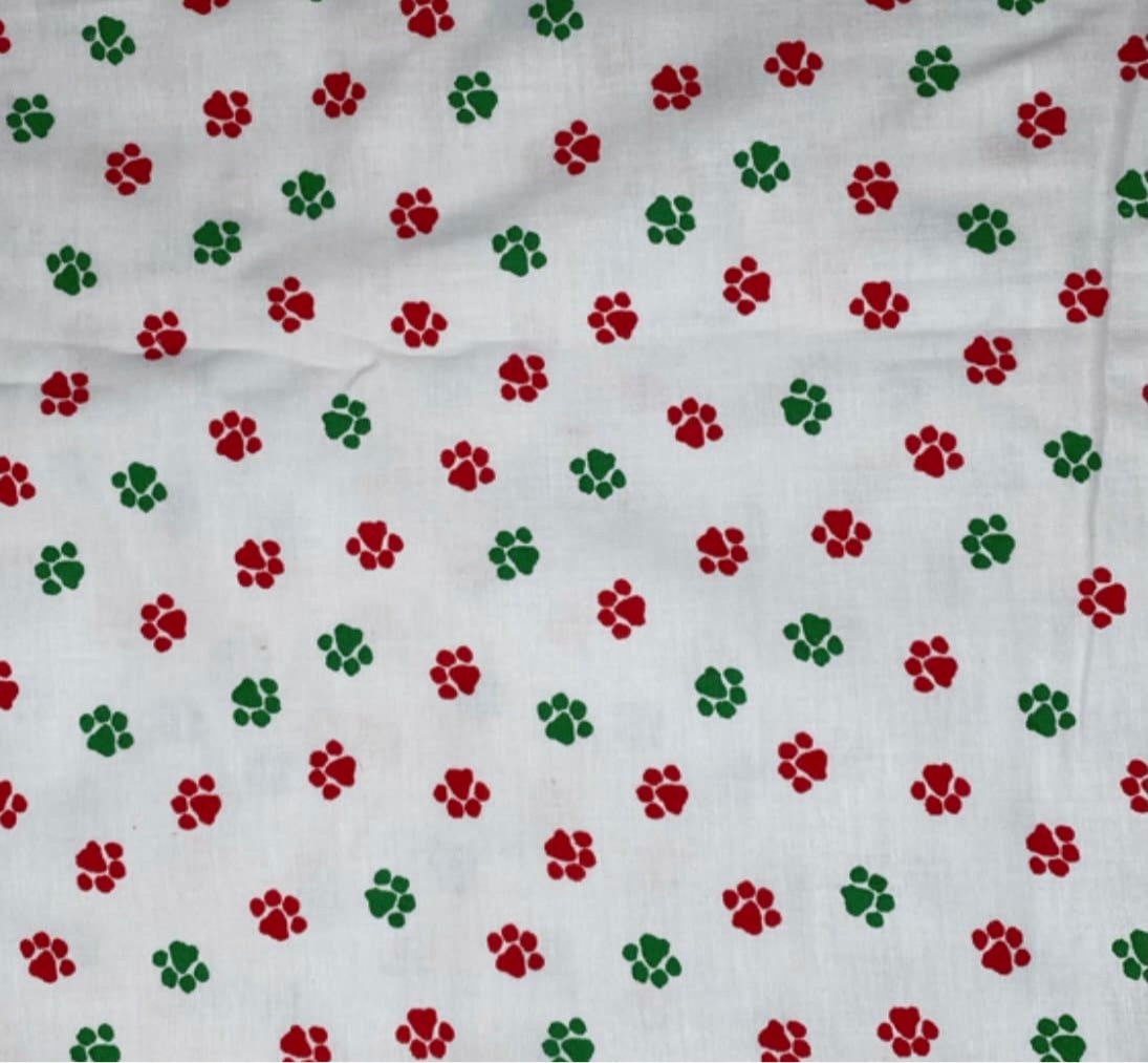Printed Quilting Cotton Christmas Paw Remnant - White/Red/Green