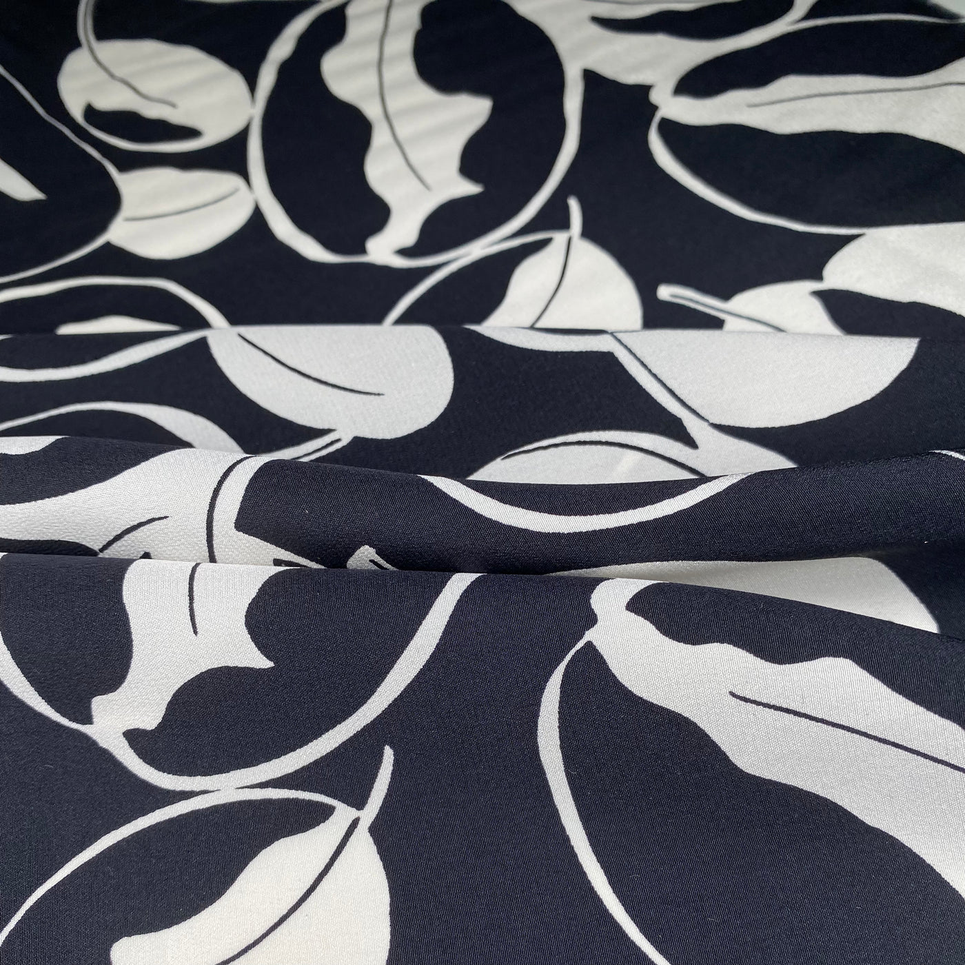 Printed Silk Georgette - Leaves - Black/White